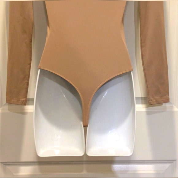 EUC Babaton XS Tan Stretch Long Sleeve Bodysuit - Picture 6 of 7